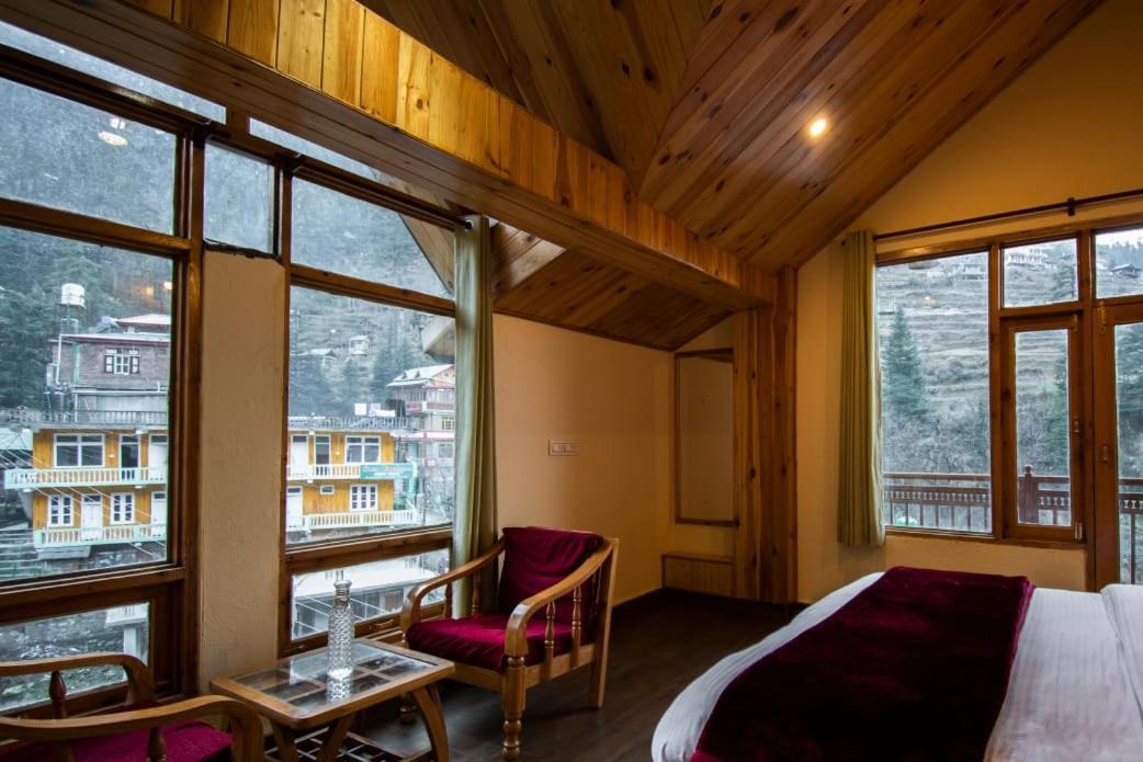 Crystal Mountain Homestay