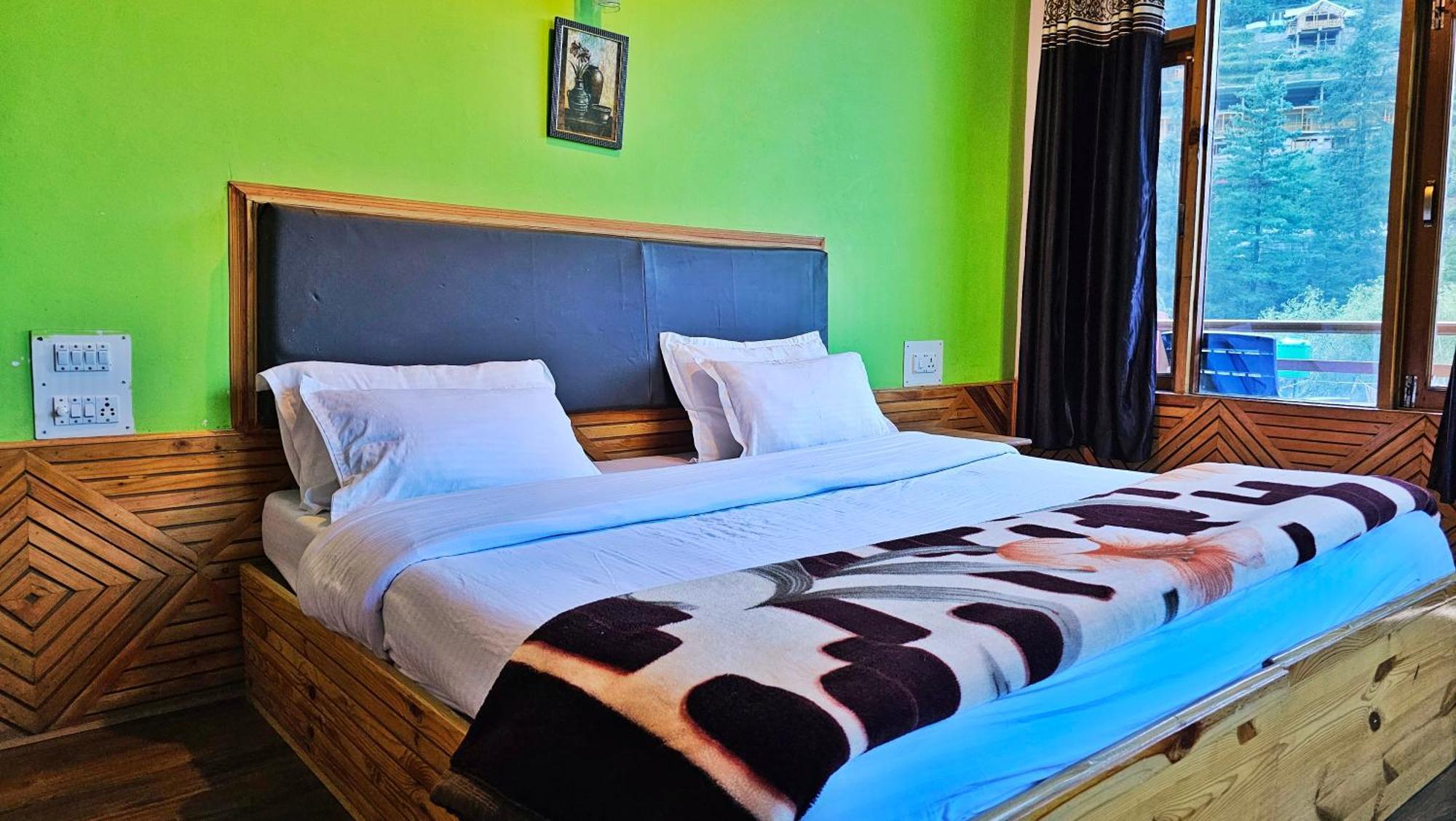 Crystal Mountain Homestay *