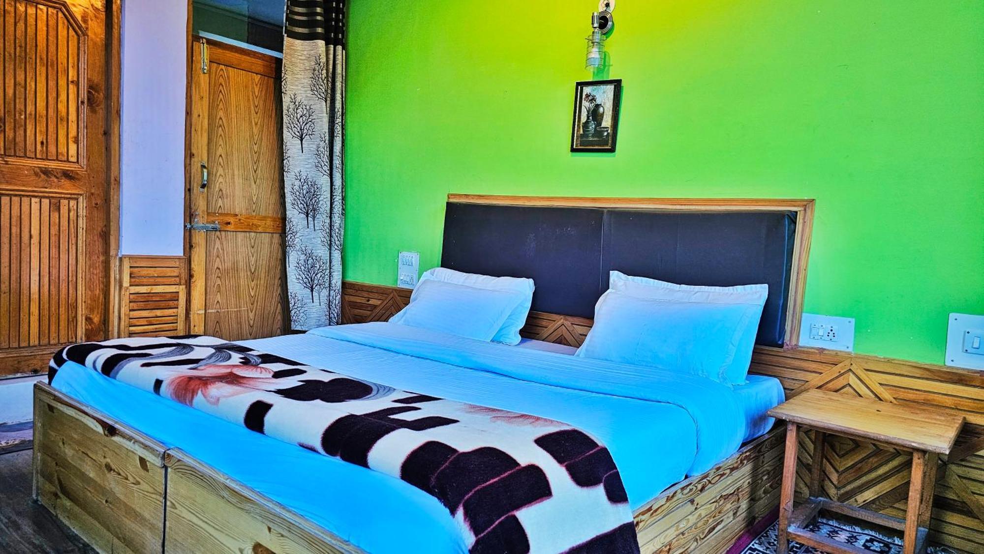 Crystal Mountain Homestay