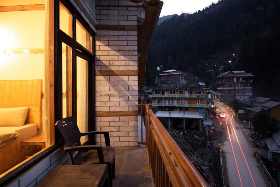 Crystal Mountain Homestay *