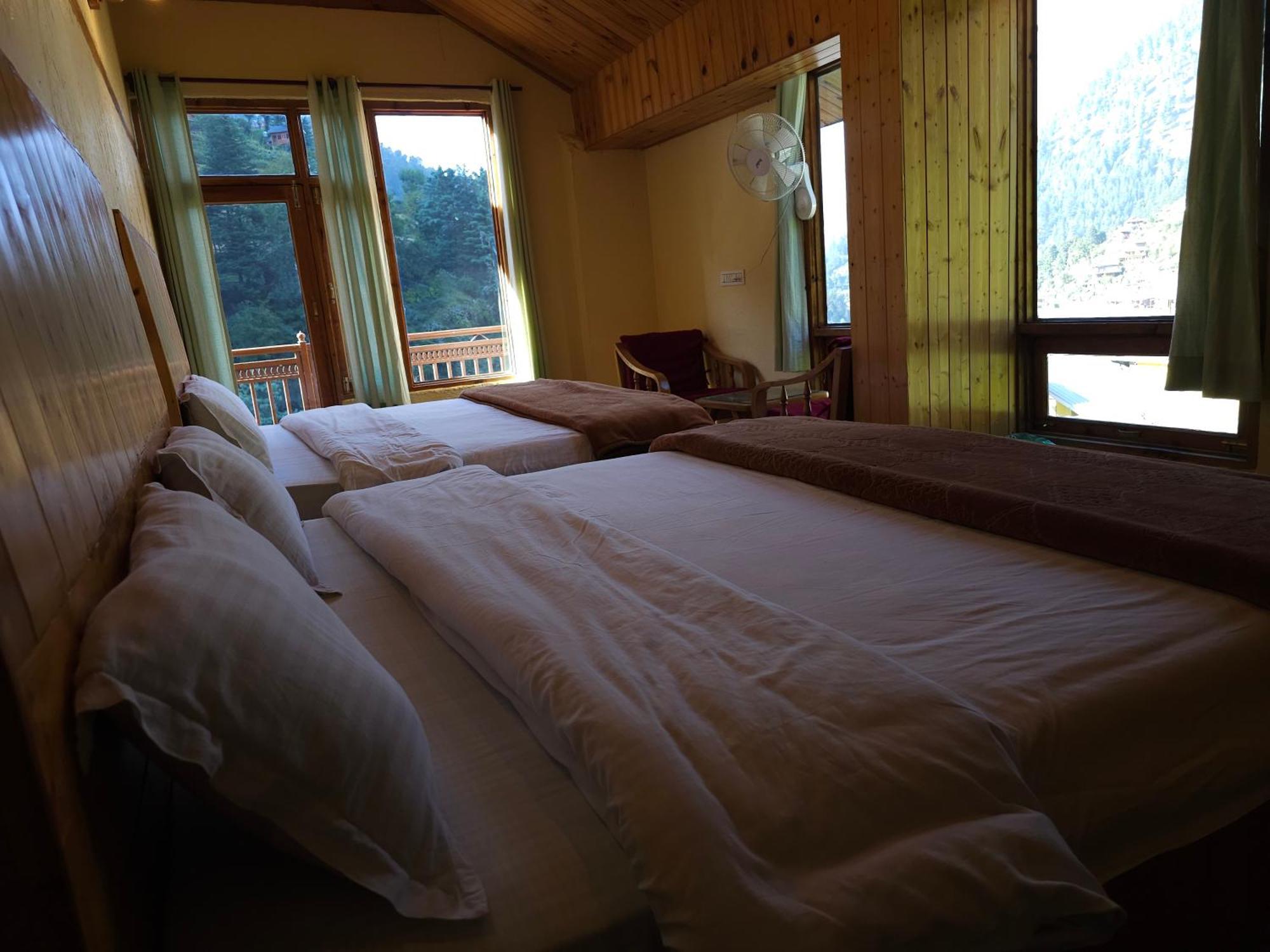 Crystal Mountain Homestay *